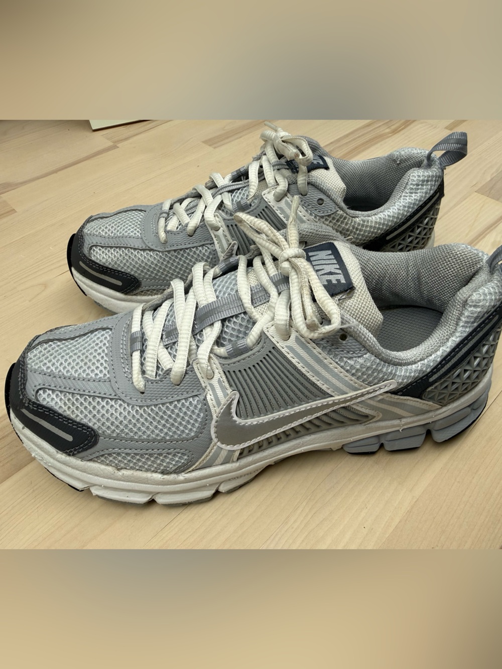Nike Vomero 5 Big Kids Sneakers Pure Platinum / Silver - Size 5Y